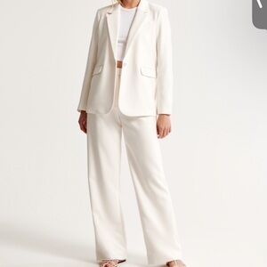 Abercrombie Sloan tailored curve love pant. Size 27 curve love. White